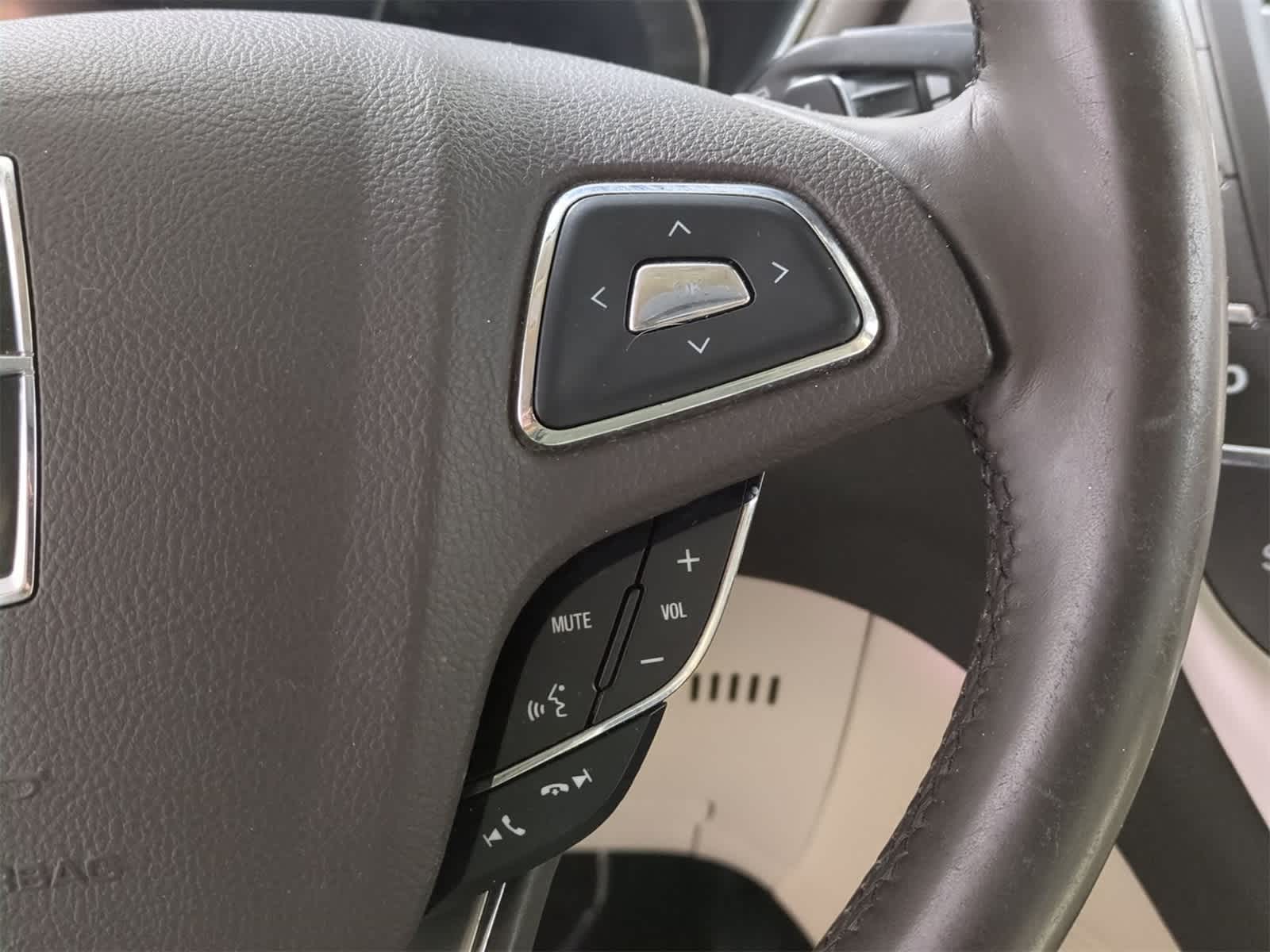 Thumbnail: 2015 Lincoln MKC - 27