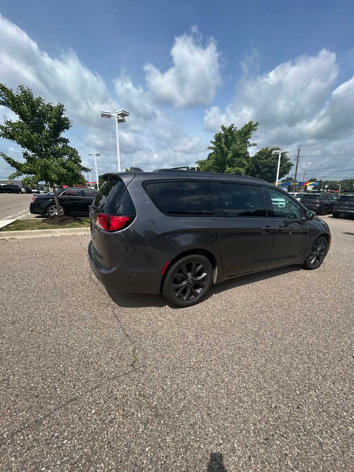 Thumbnail: 2019 Chrysler Pacifica - 18