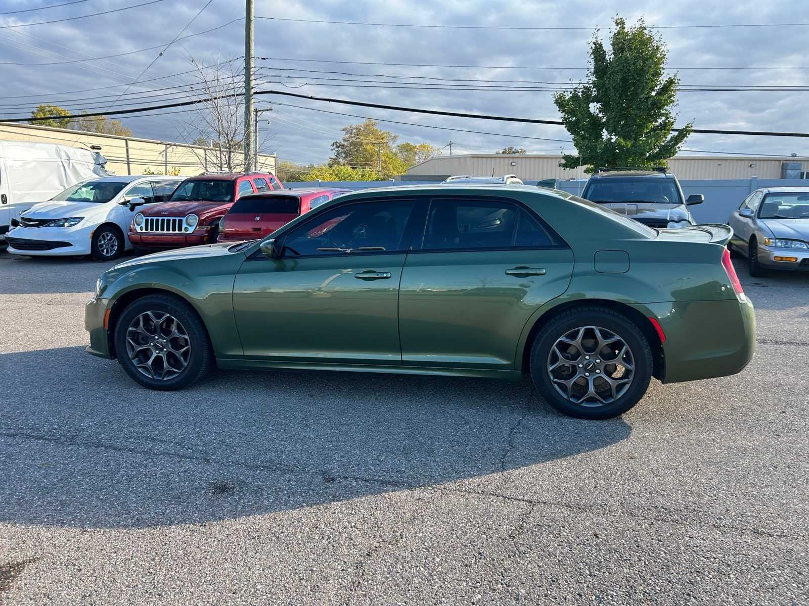 Thumbnail: 2018 Chrysler 300 - 28