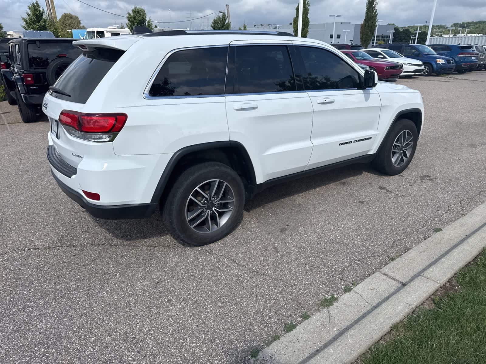 Thumbnail: 2020 Jeep Grand Cherokee - 18