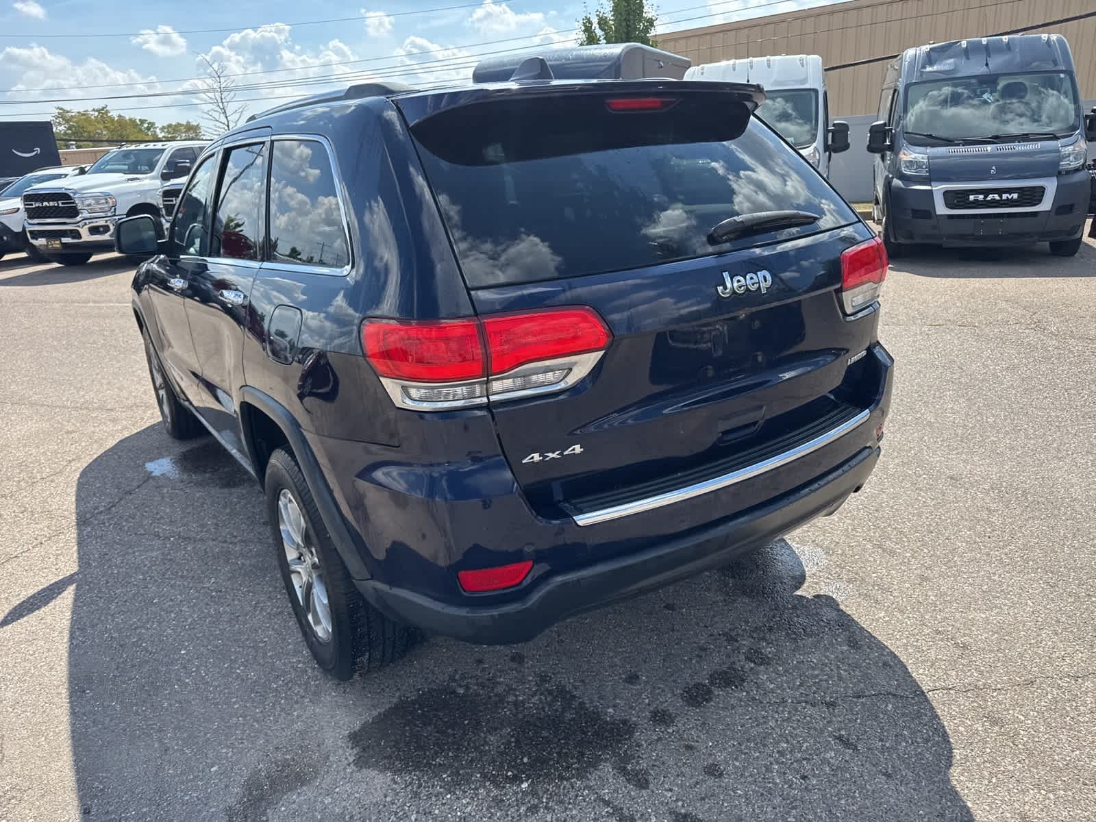 Thumbnail: 2015 Jeep Grand Cherokee - 21