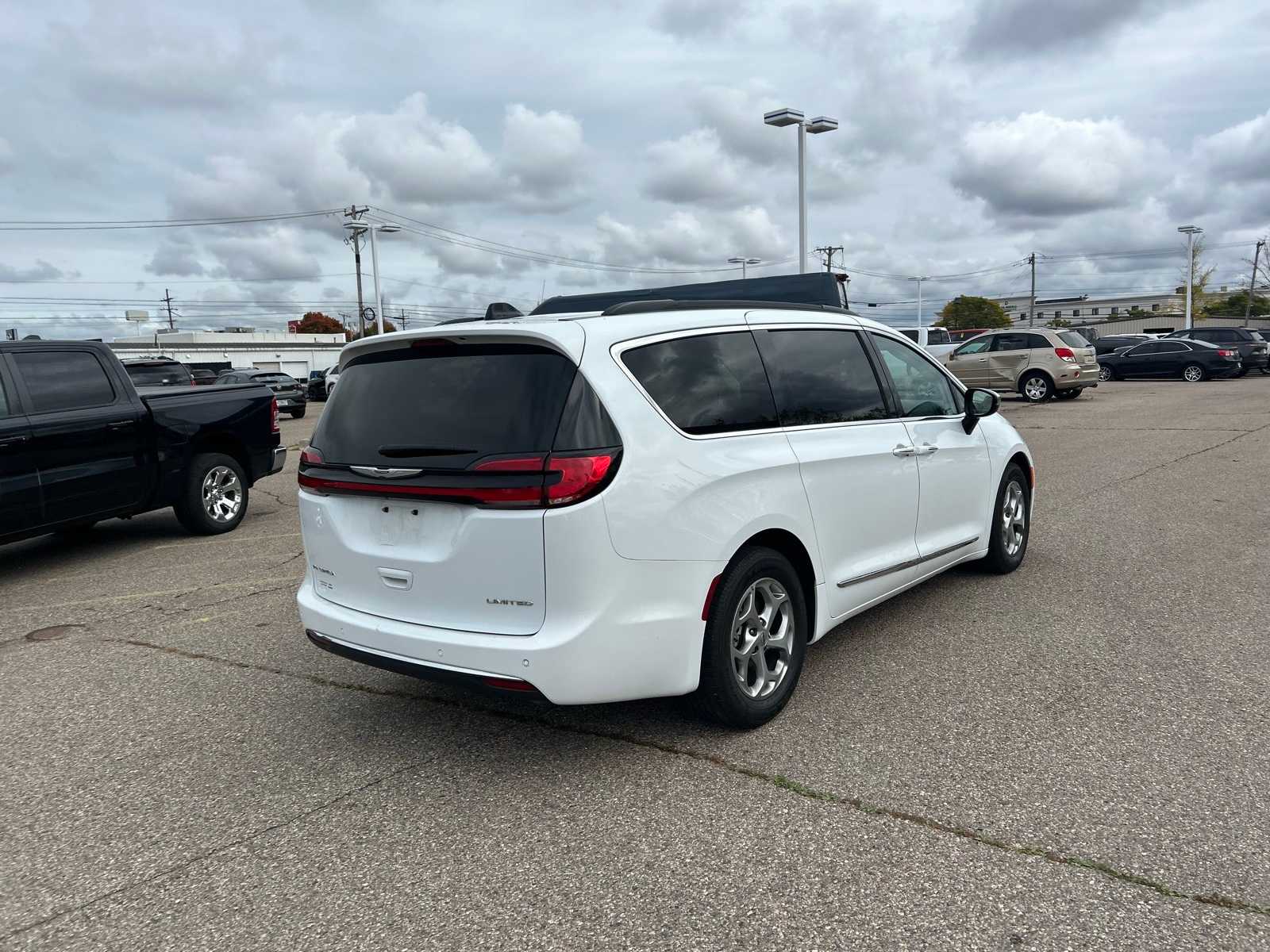 Thumbnail: 2023 Chrysler Pacifica - 23