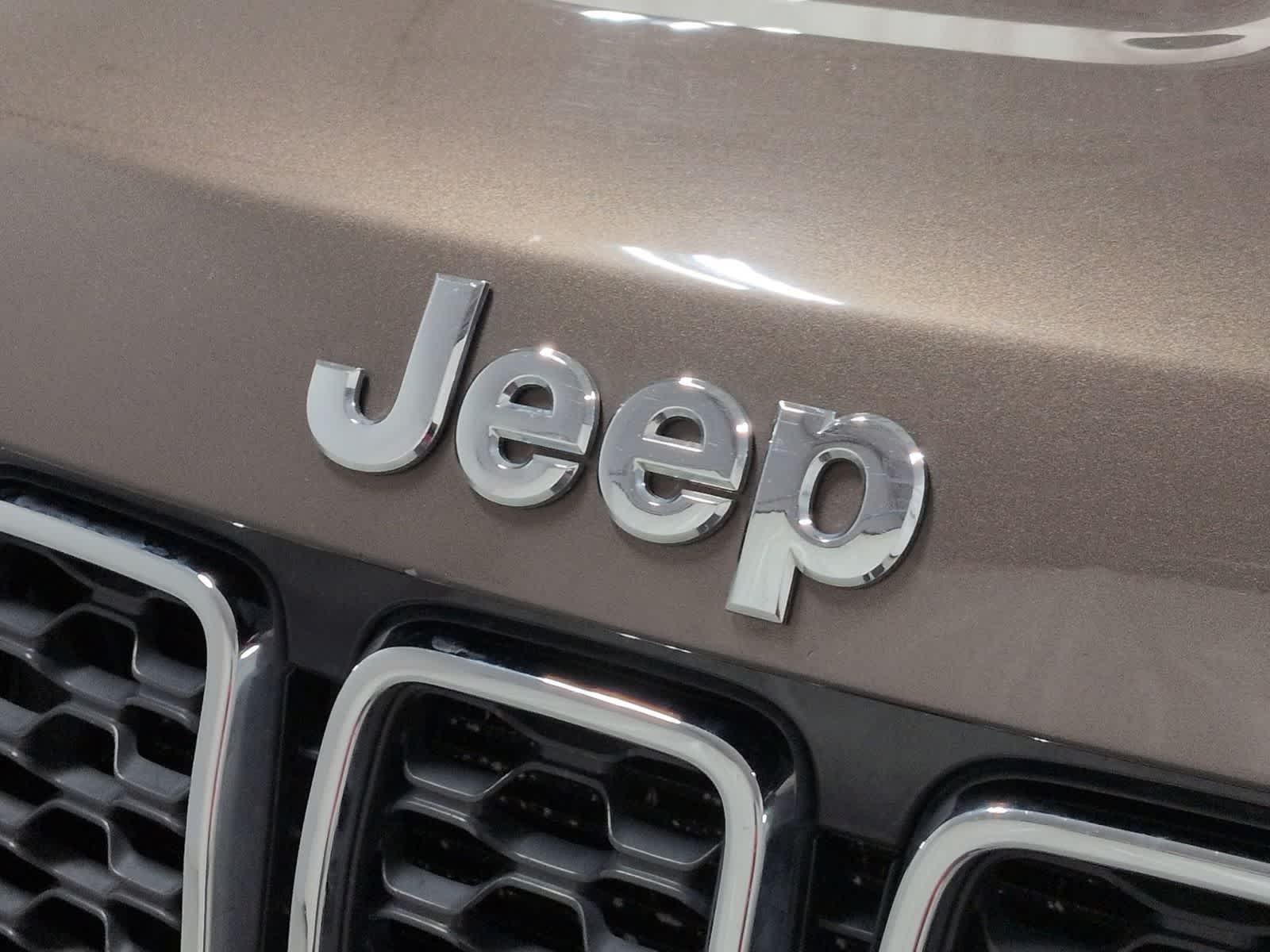 Thumbnail: 2019 Jeep Grand Cherokee - 12