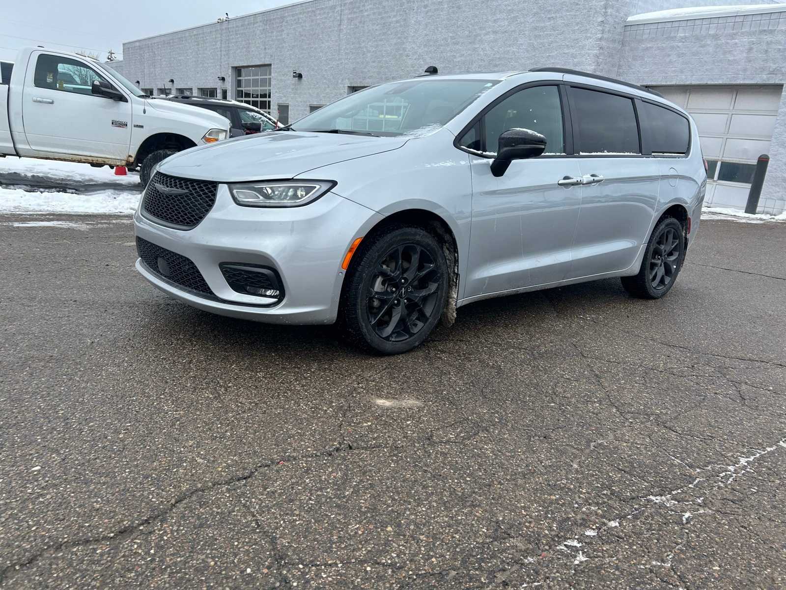 Thumbnail: 2023 Chrysler Pacifica - 1