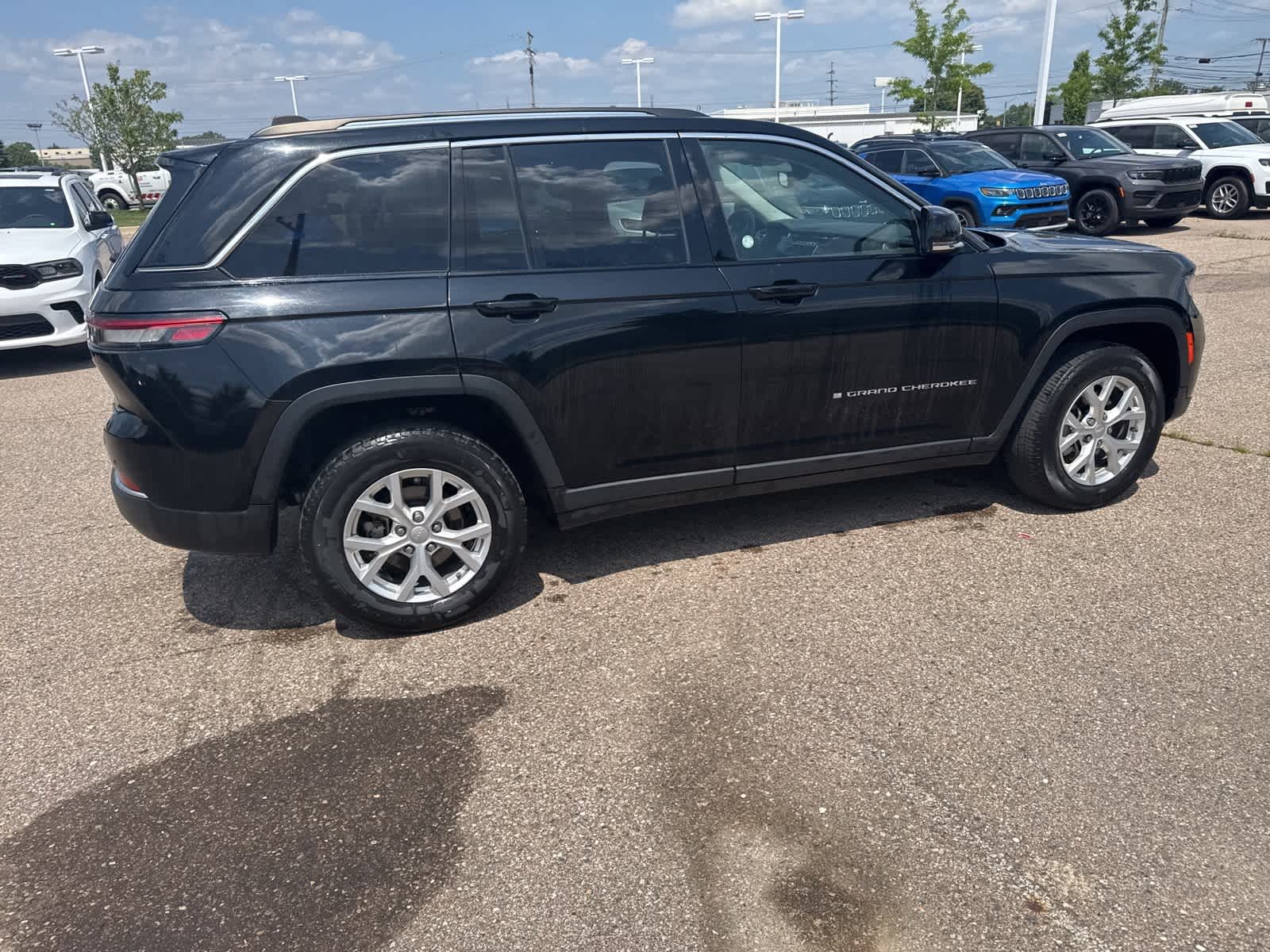 Thumbnail: 2023 Jeep Grand Cherokee - 13