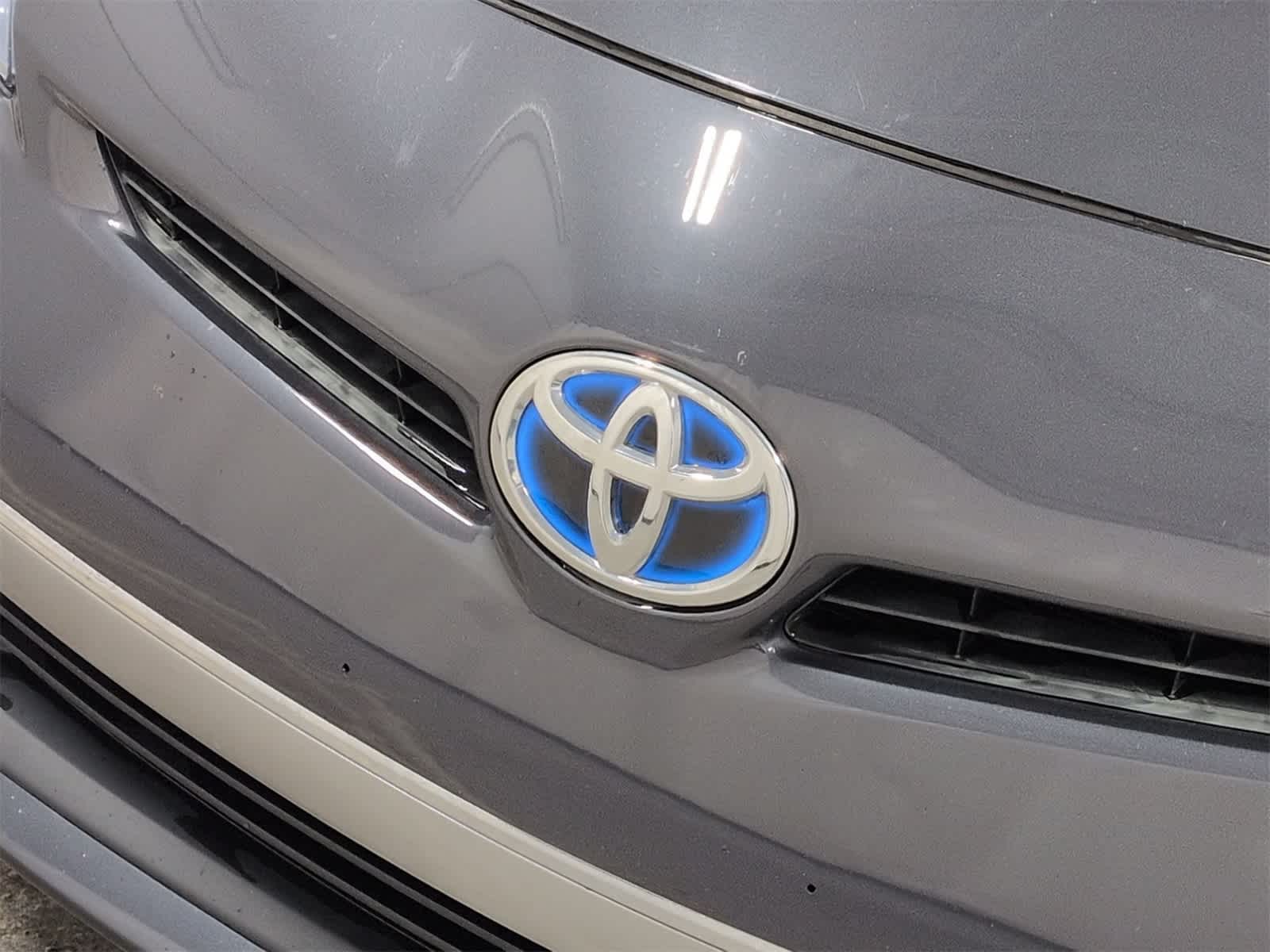 Thumbnail: 2015 Toyota Prius - 12