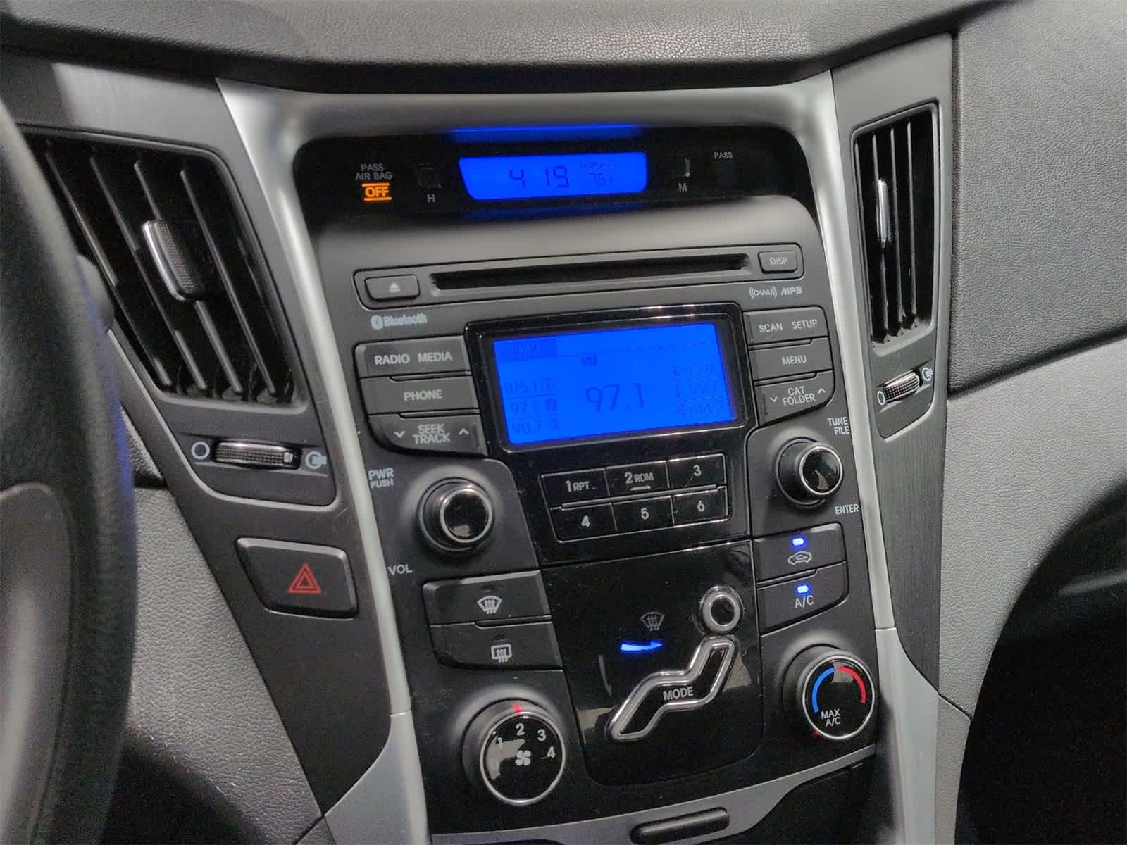 Thumbnail: 2013 Hyundai Sonata - 28