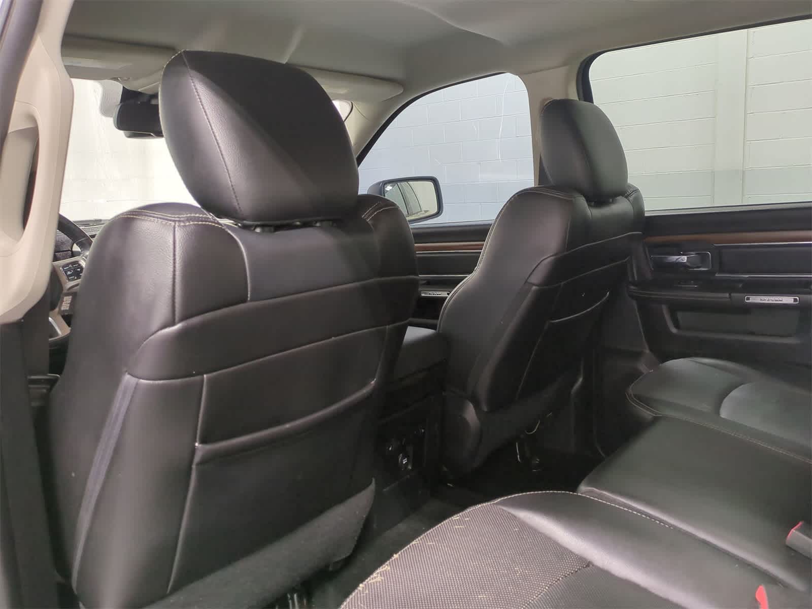 2016 RAM 1500 Laramie 19