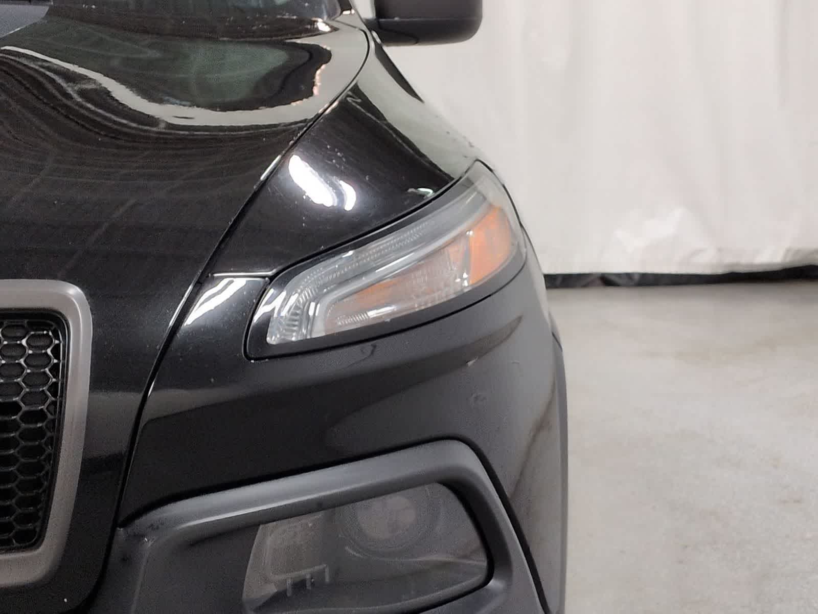 Thumbnail: 2017 Jeep Cherokee - 11