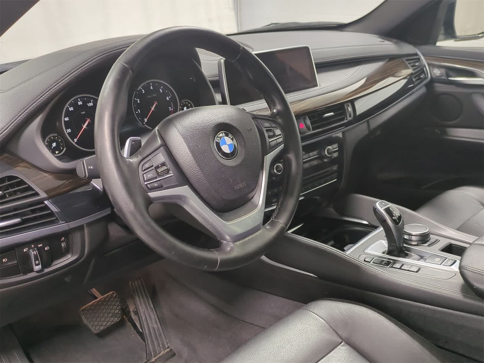 Thumbnail: 2017 BMW X6 - 10