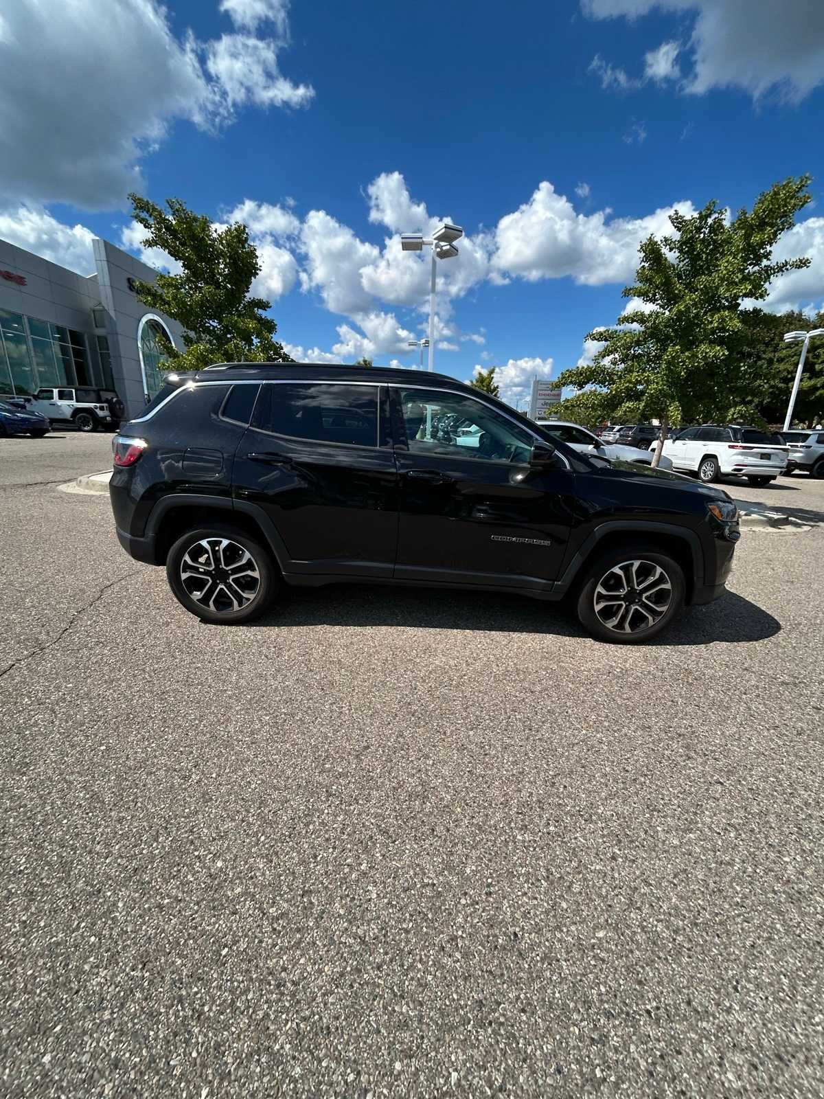 Thumbnail: 2022 Jeep Compass - 10