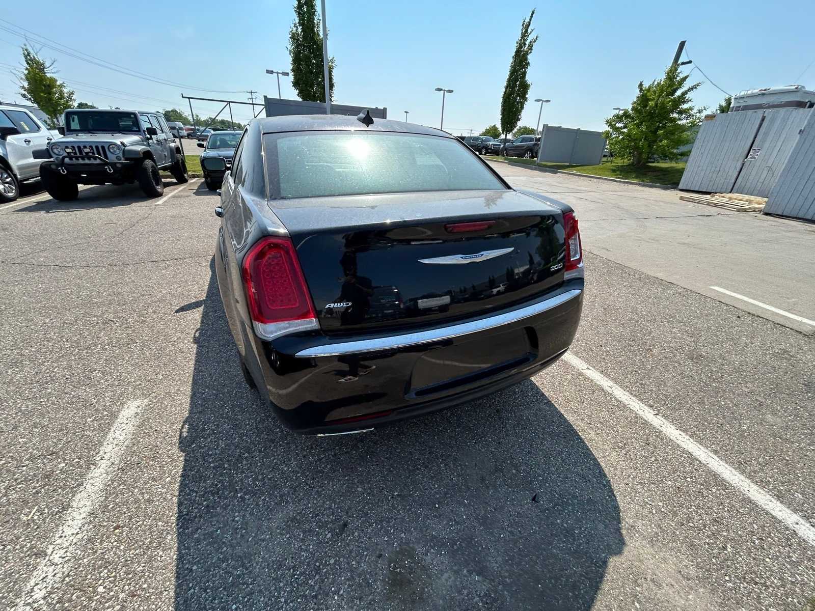 Thumbnail: 2023 Chrysler 300 - 23