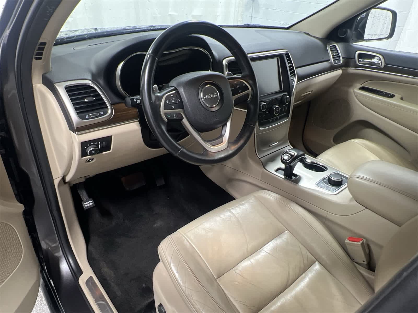 Thumbnail: 2015 Jeep Grand Cherokee - 10