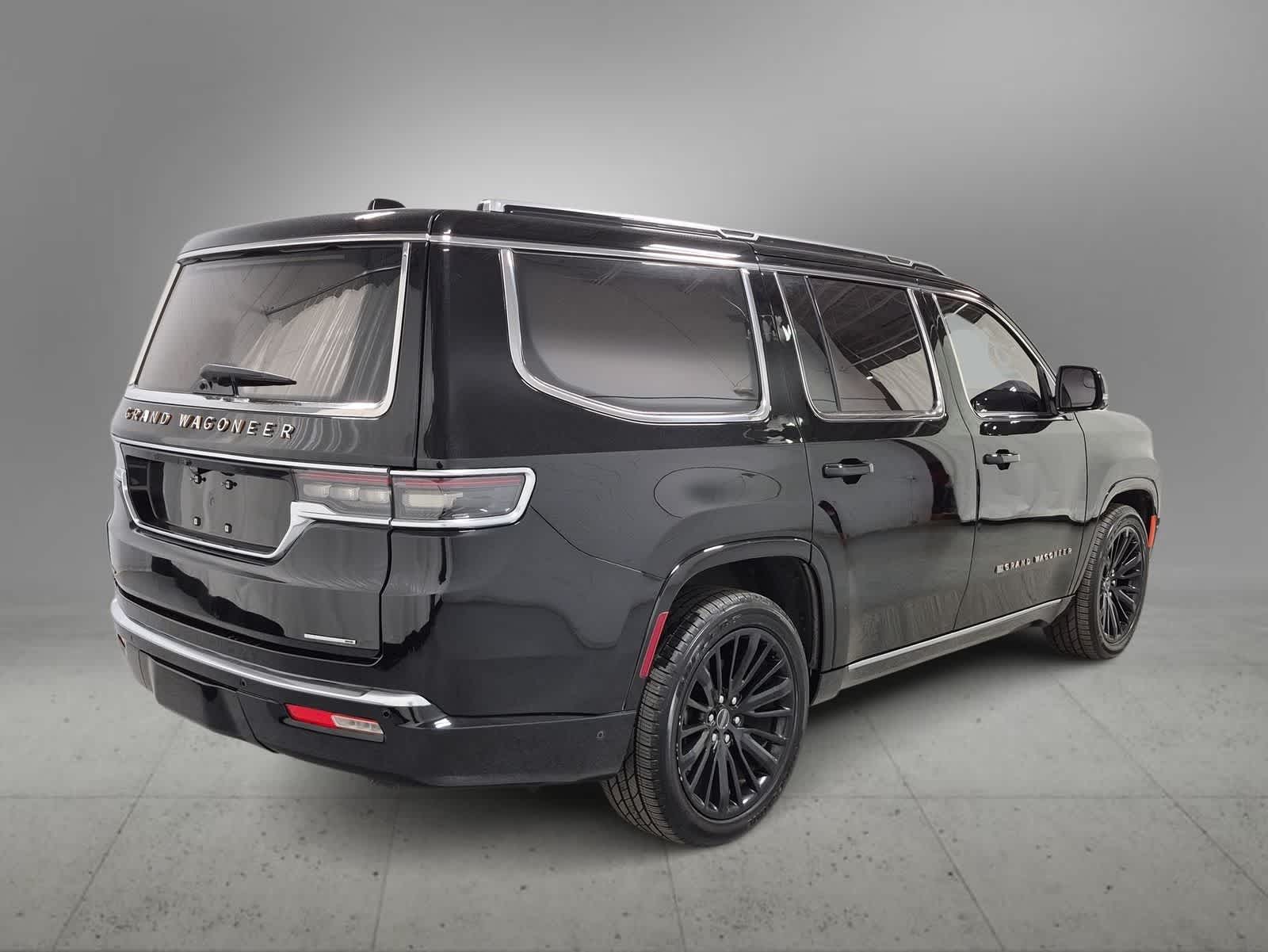 Thumbnail: 2022 Jeep Grand Wagoneer - 8