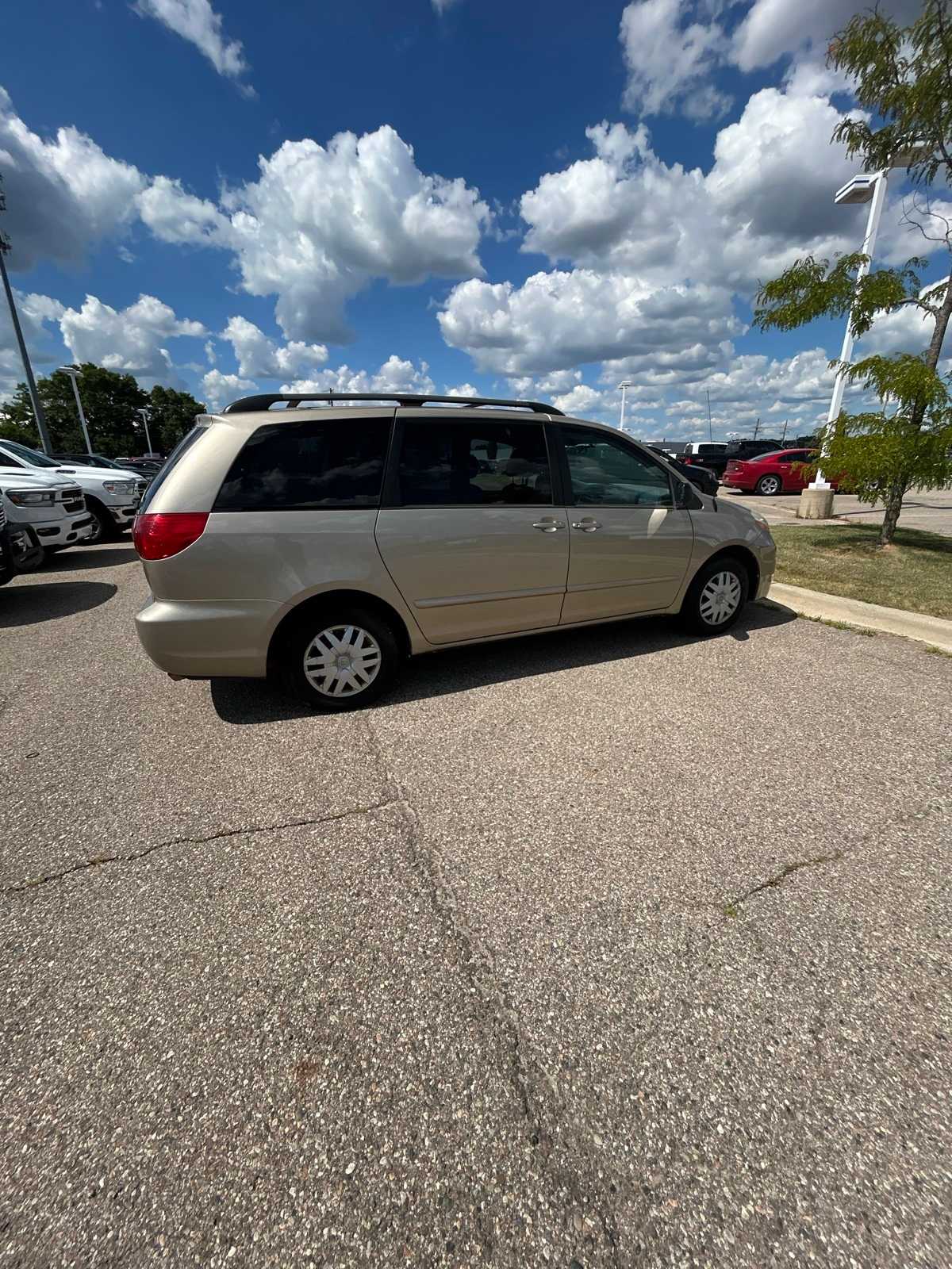 Thumbnail: 2008 Toyota Sienna - 17