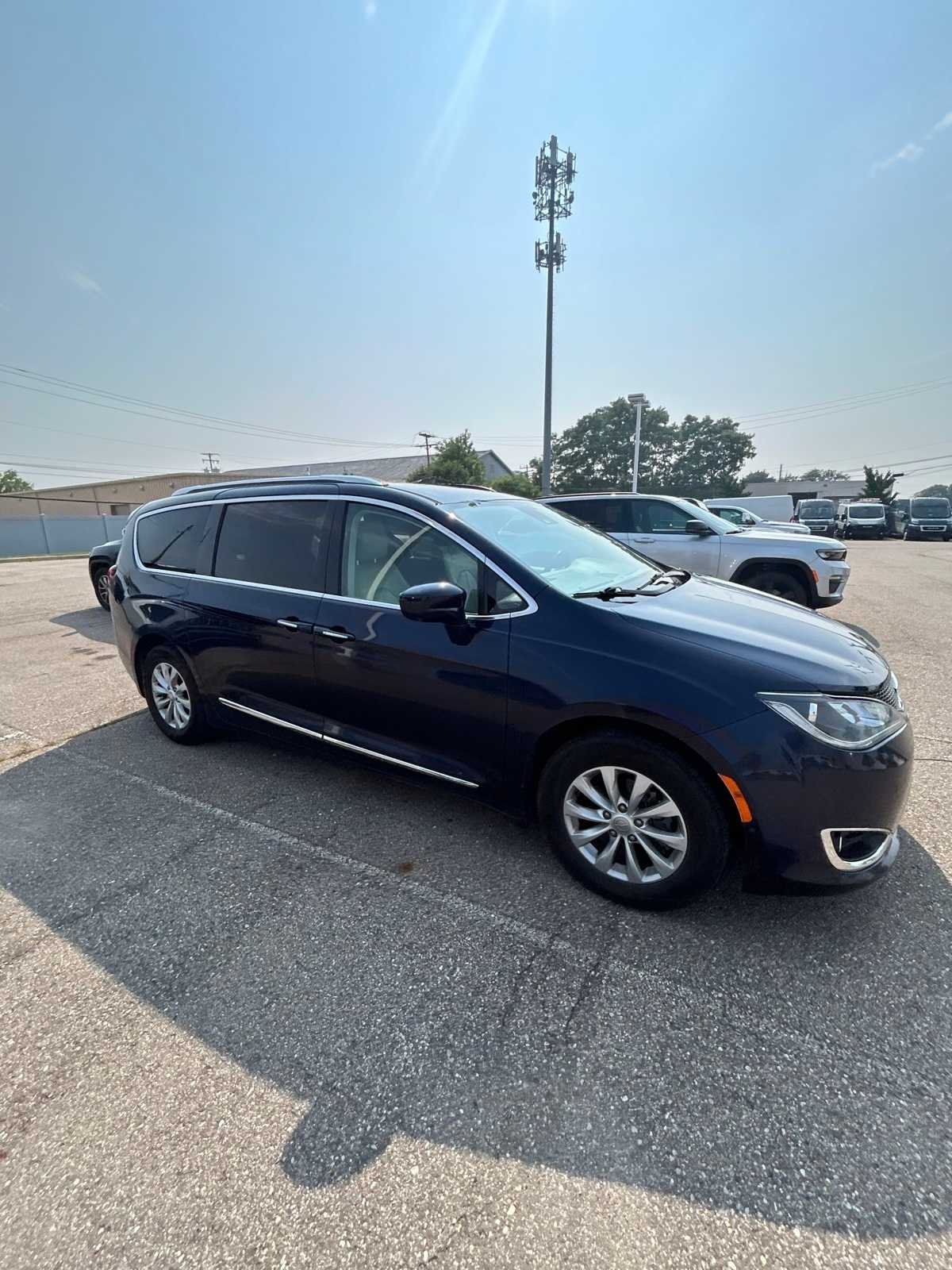 Thumbnail: 2018 Chrysler Pacifica - 13