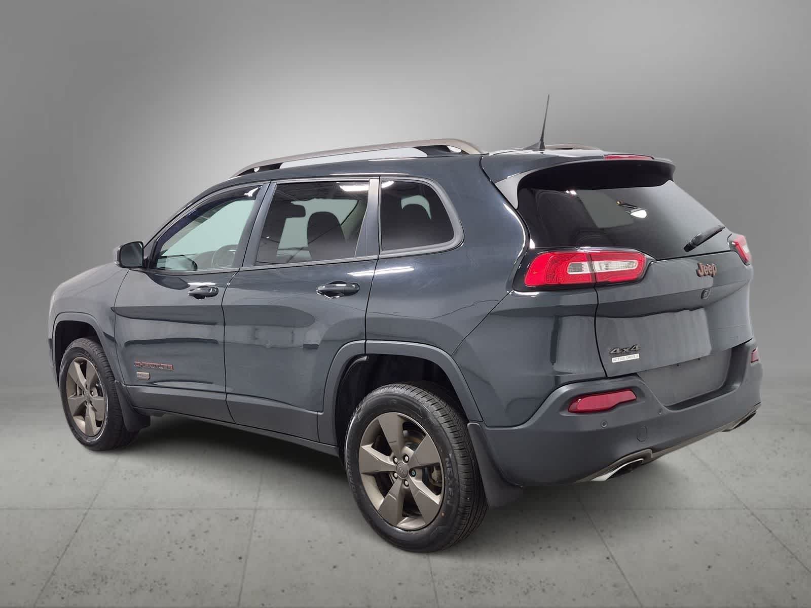 Thumbnail: 2017 Jeep Cherokee - 6