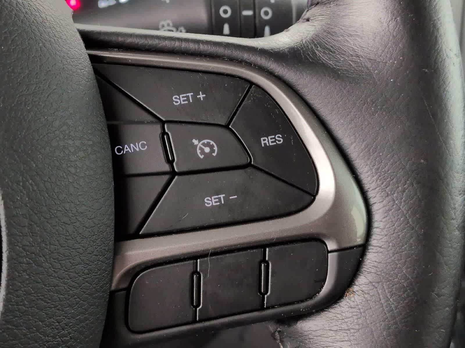 Thumbnail: 2020 Jeep Renegade - 25