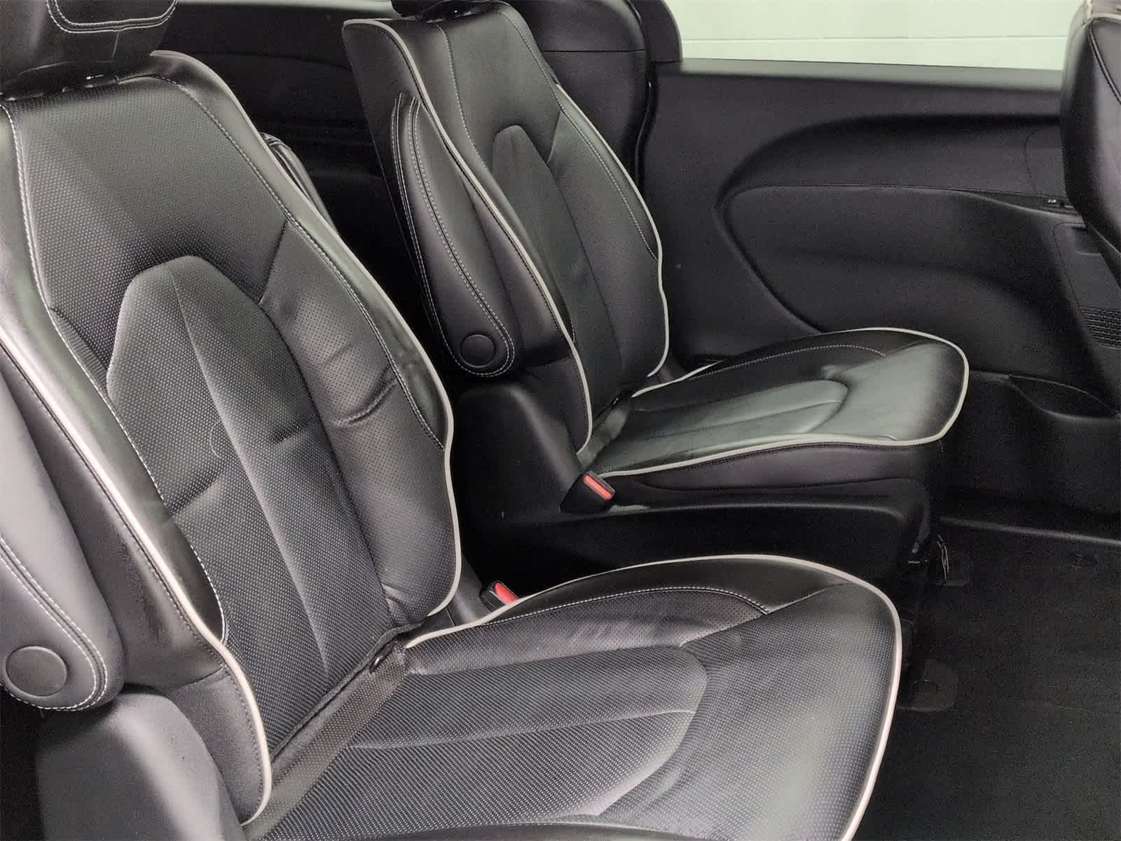 Thumbnail: 2022 Chrysler Pacifica - 22