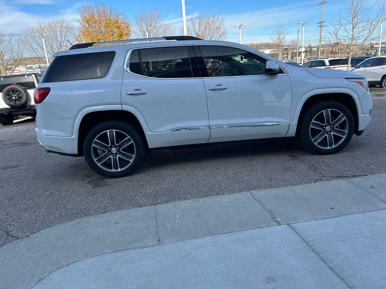 Thumbnail: 2019 GMC Acadia - 14