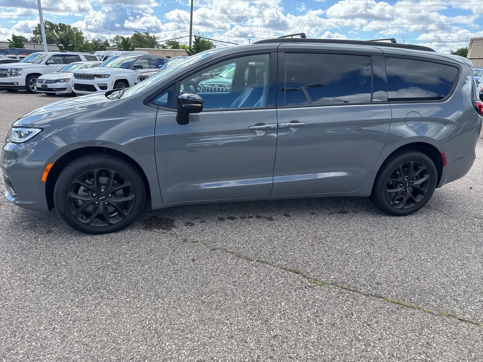 Thumbnail: 2023 Chrysler Pacifica - 25