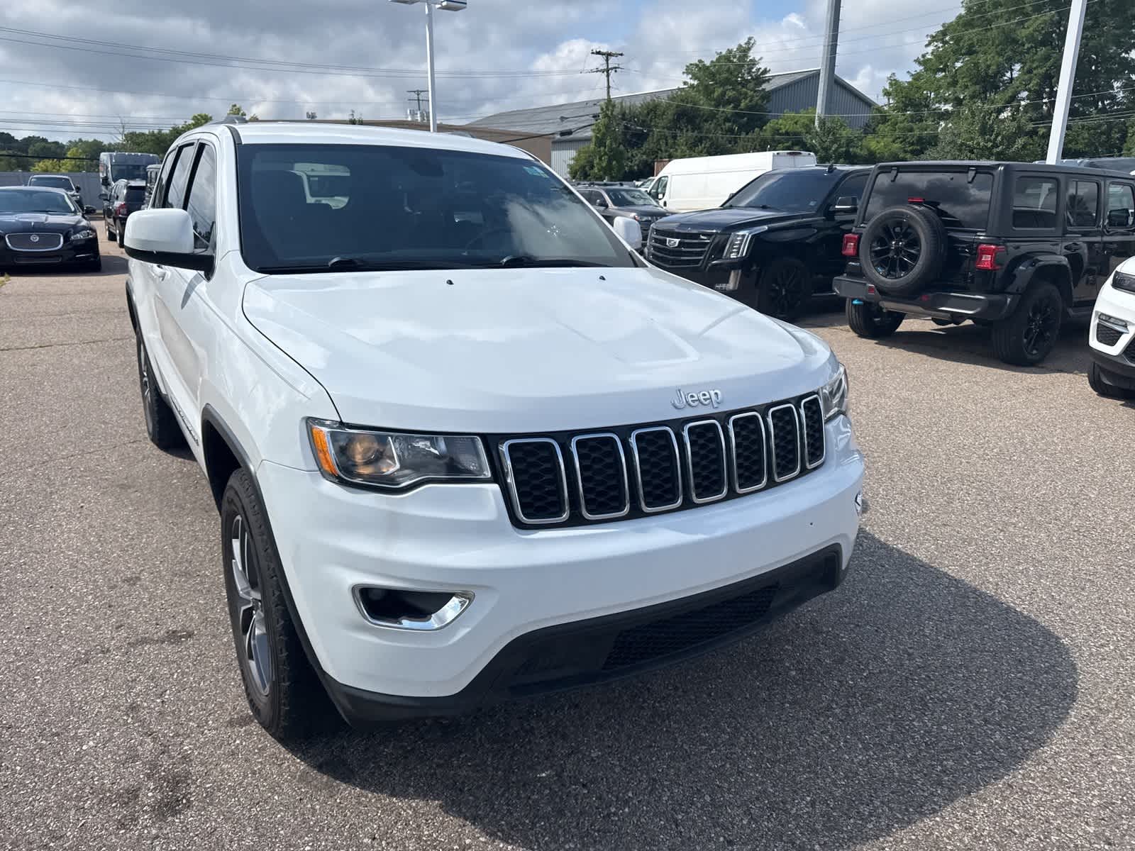 Thumbnail: 2020 Jeep Grand Cherokee - 7