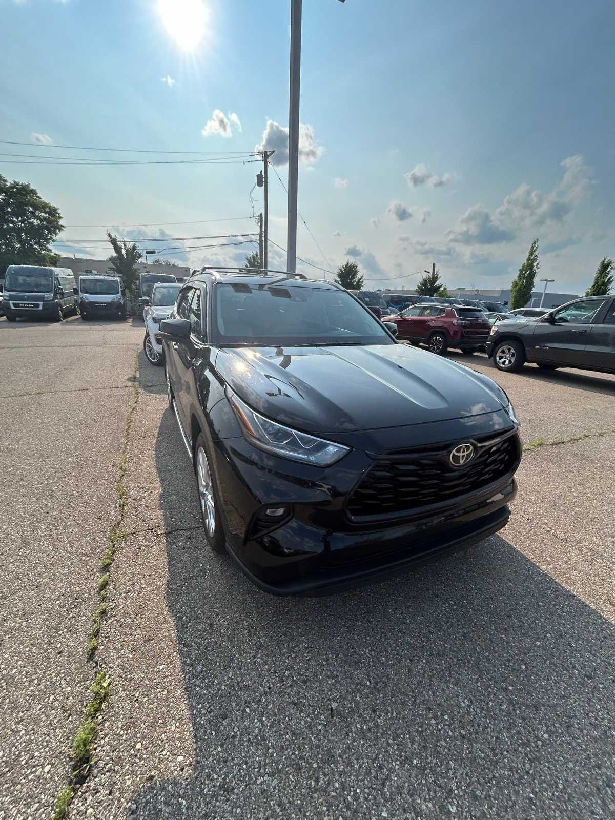 Thumbnail: 2023 Toyota Highlander - 7
