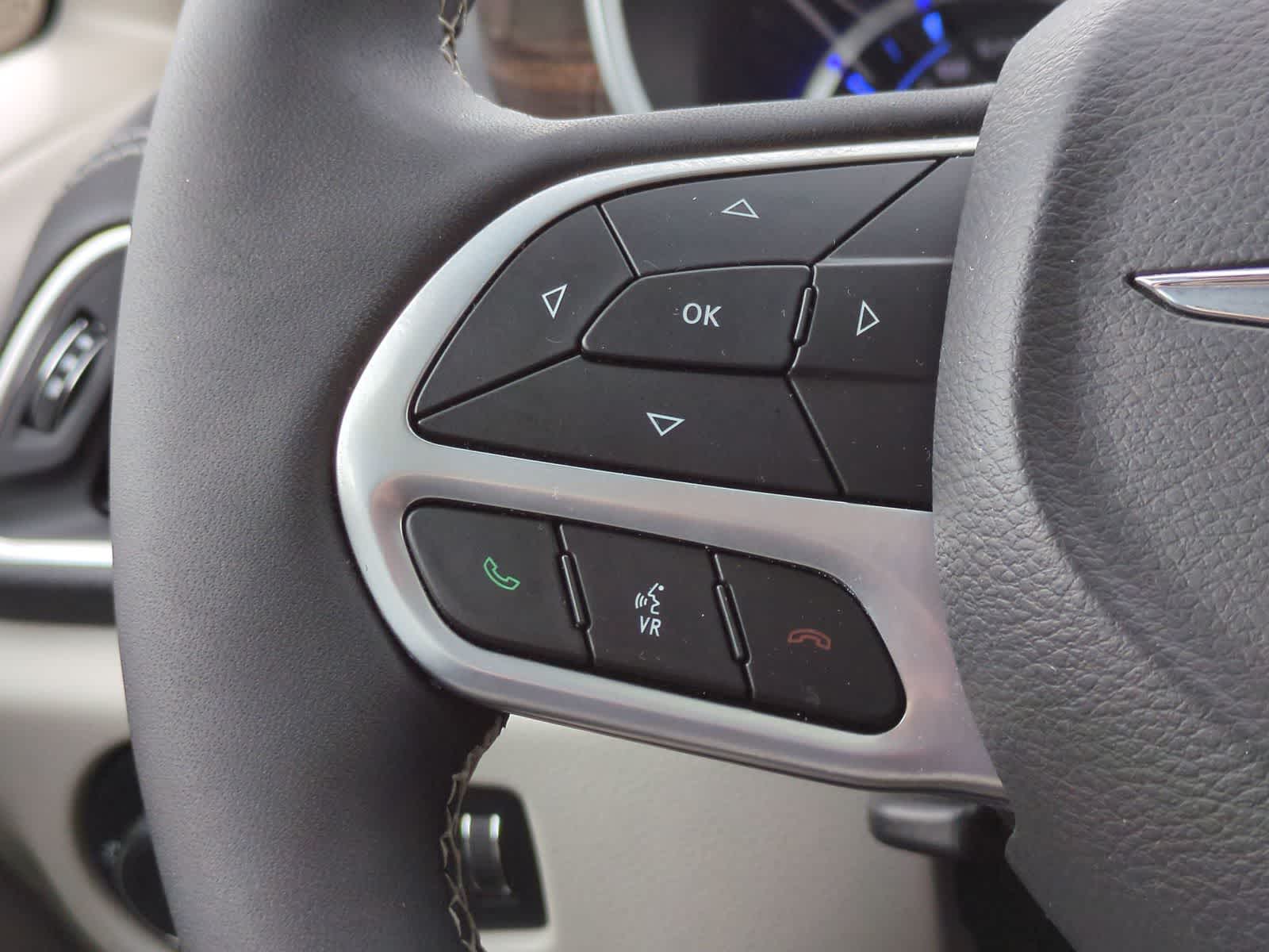 Thumbnail: 2022 Chrysler Pacifica - 26