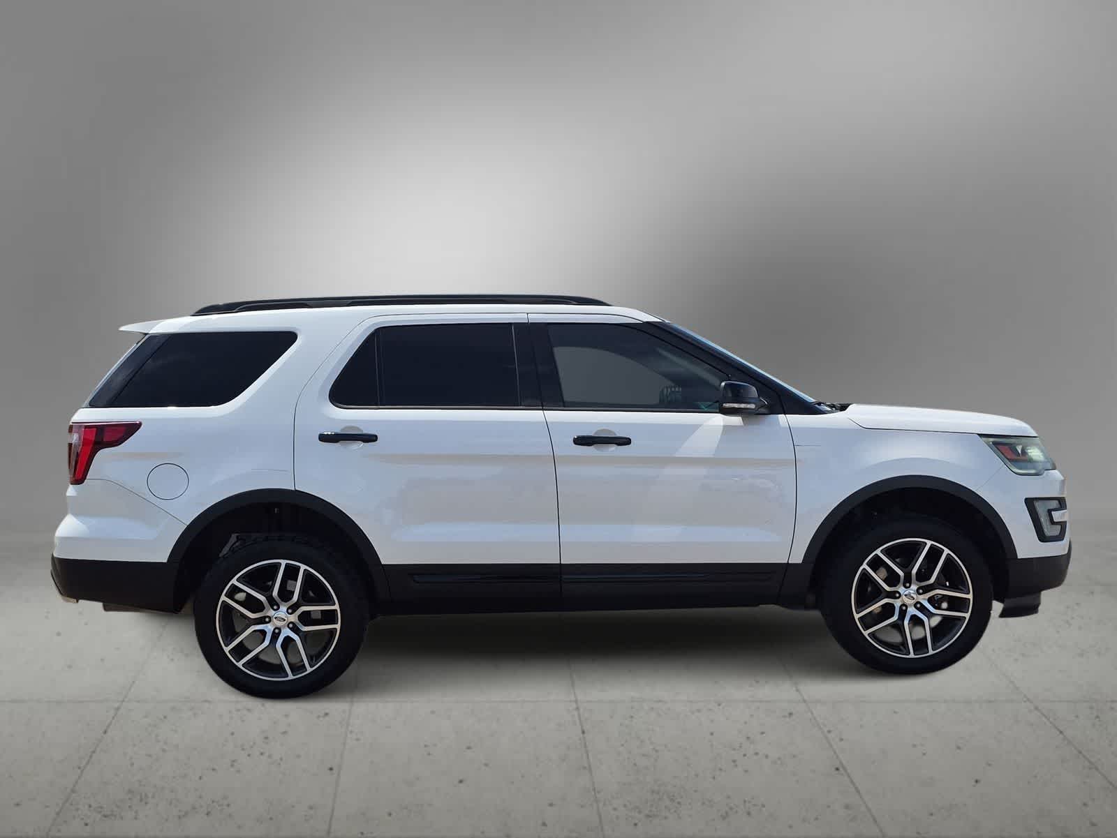 Thumbnail: 2016 Ford Explorer - 9