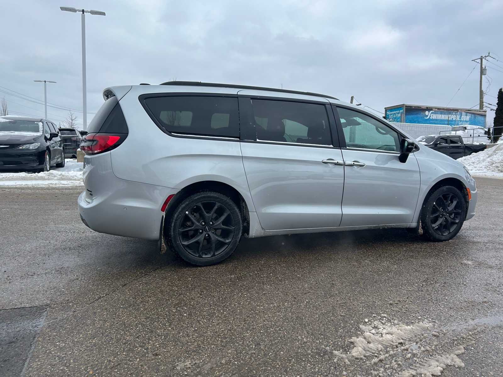 Thumbnail: 2023 Chrysler Pacifica - 17