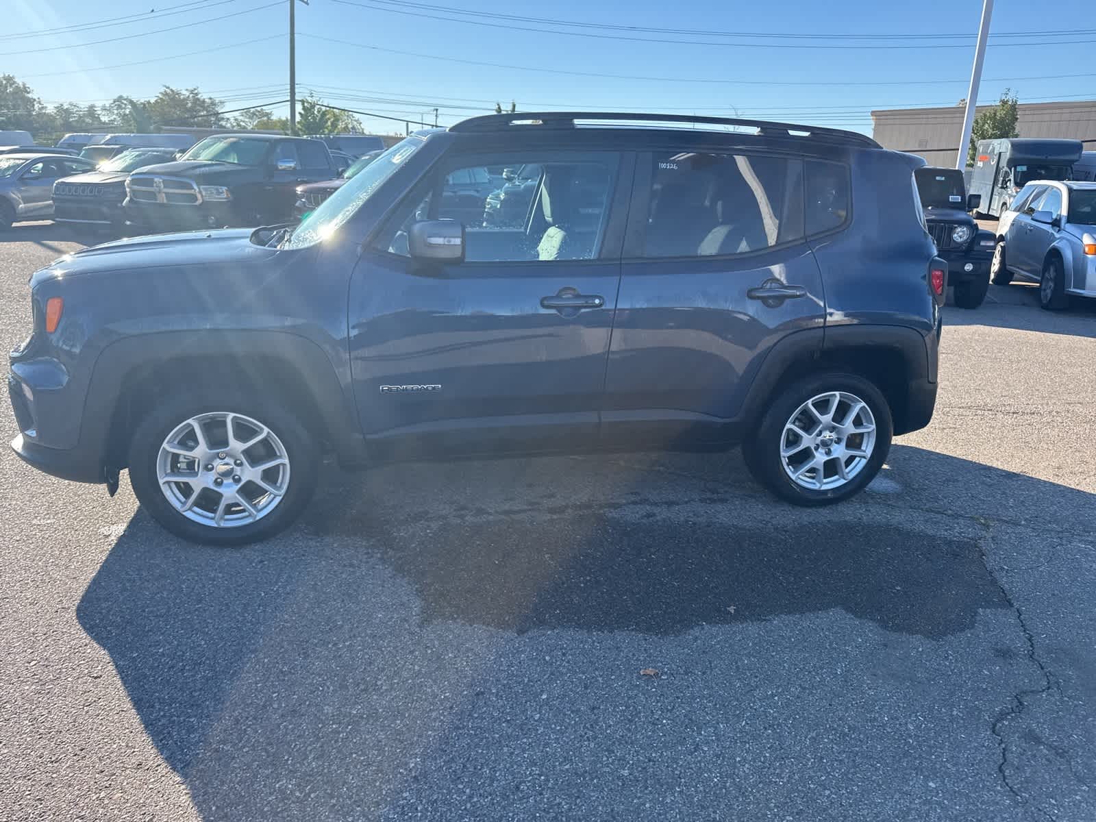 Thumbnail: 2021 Jeep Renegade - 30