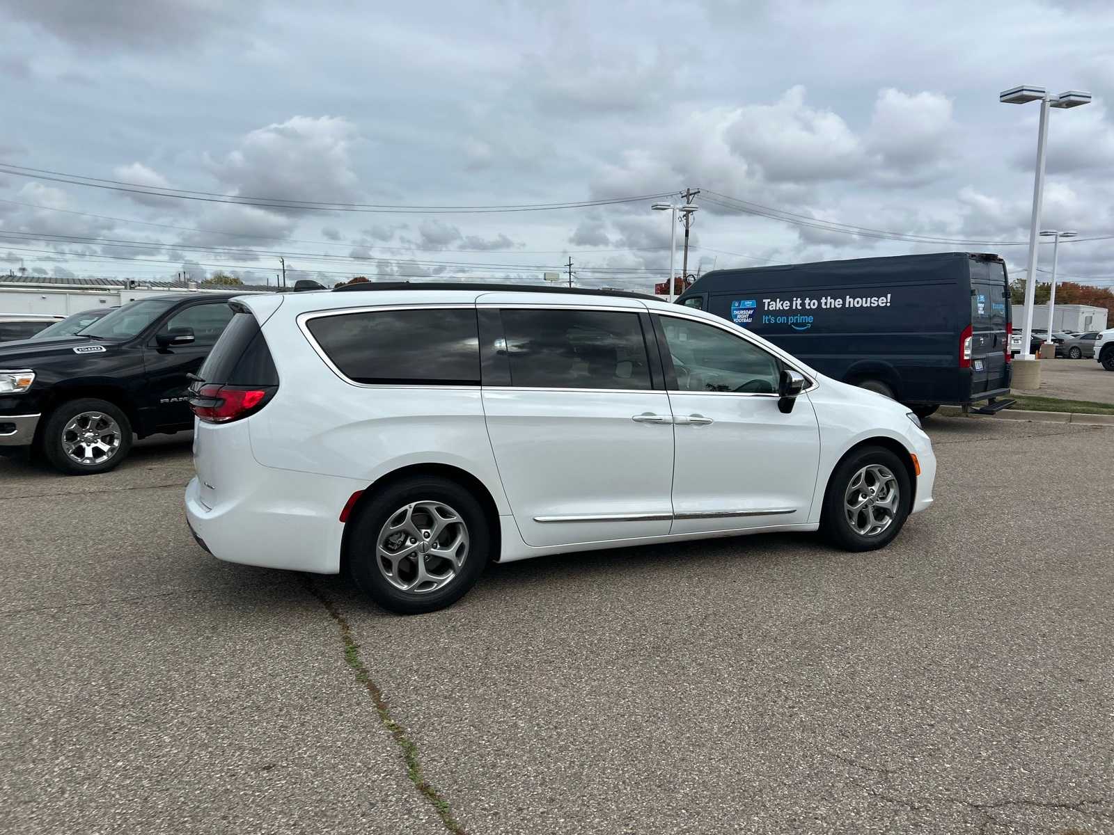 Thumbnail: 2023 Chrysler Pacifica - 20