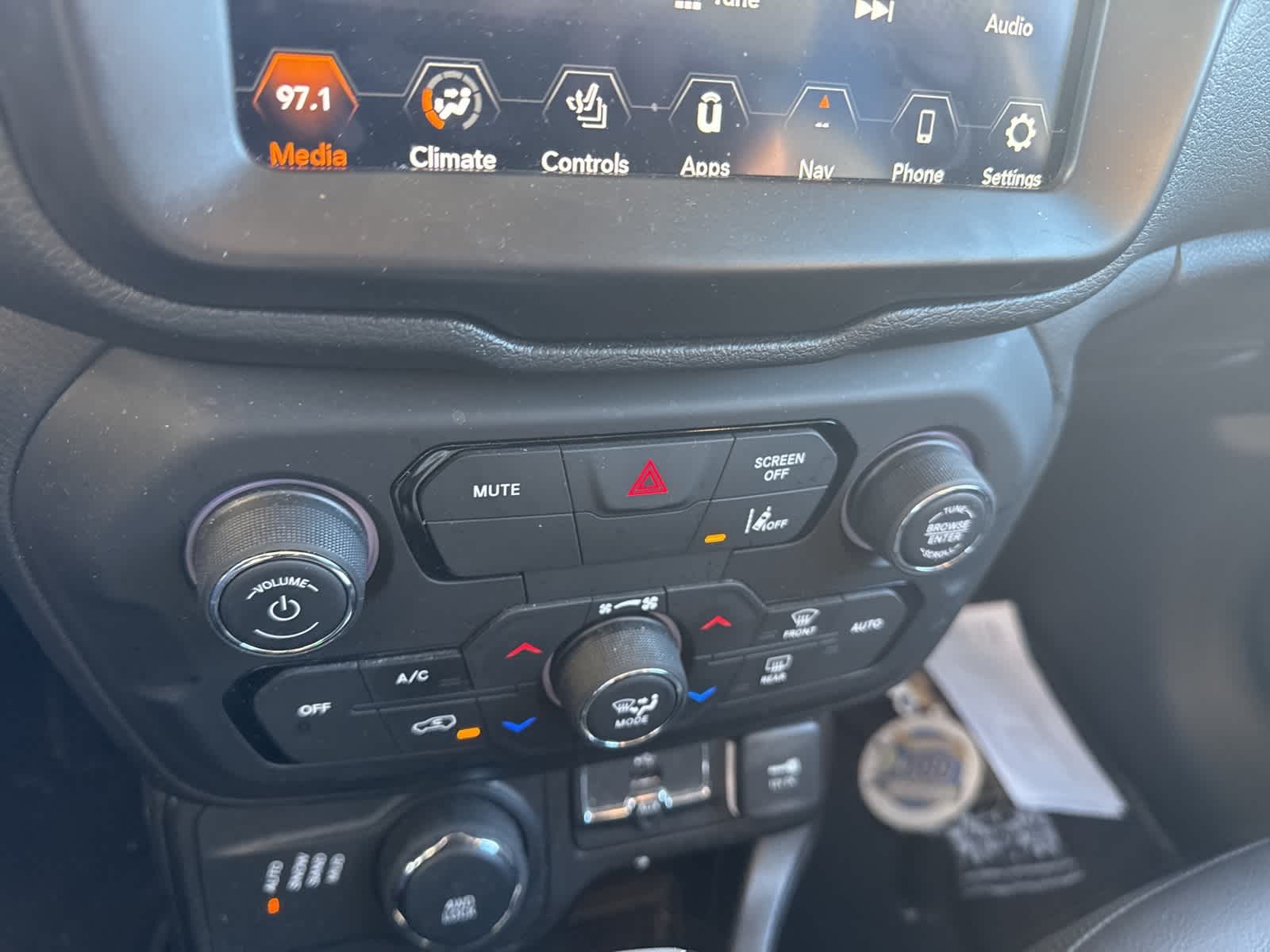 Thumbnail: 2021 Jeep Renegade - 36
