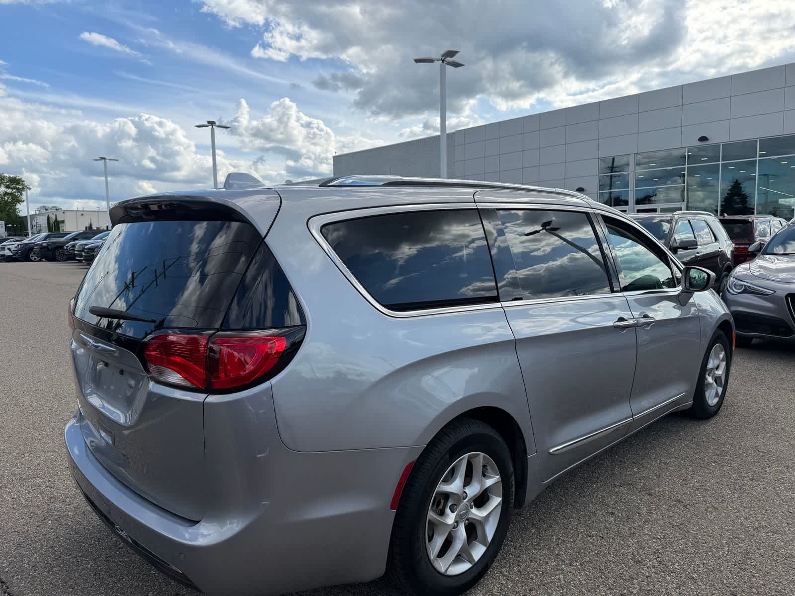Thumbnail: 2018 Chrysler Pacifica - 14