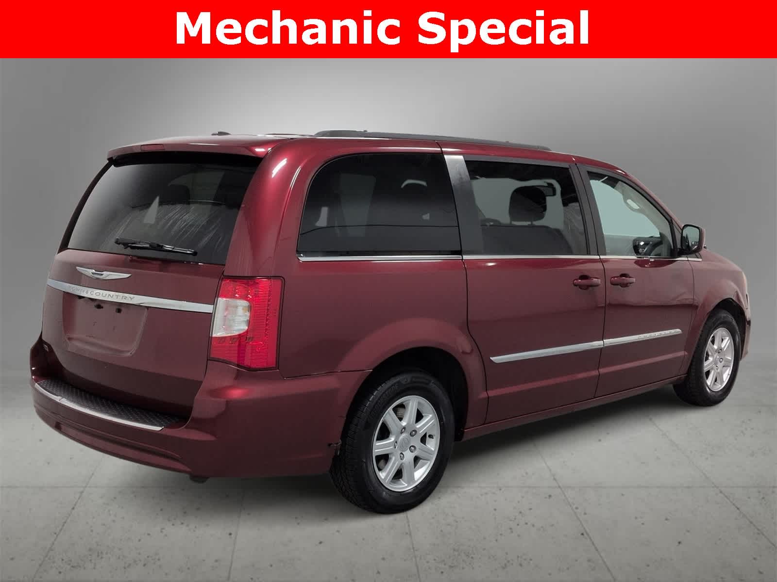 Thumbnail: 2012 Chrysler Town & Country - 8