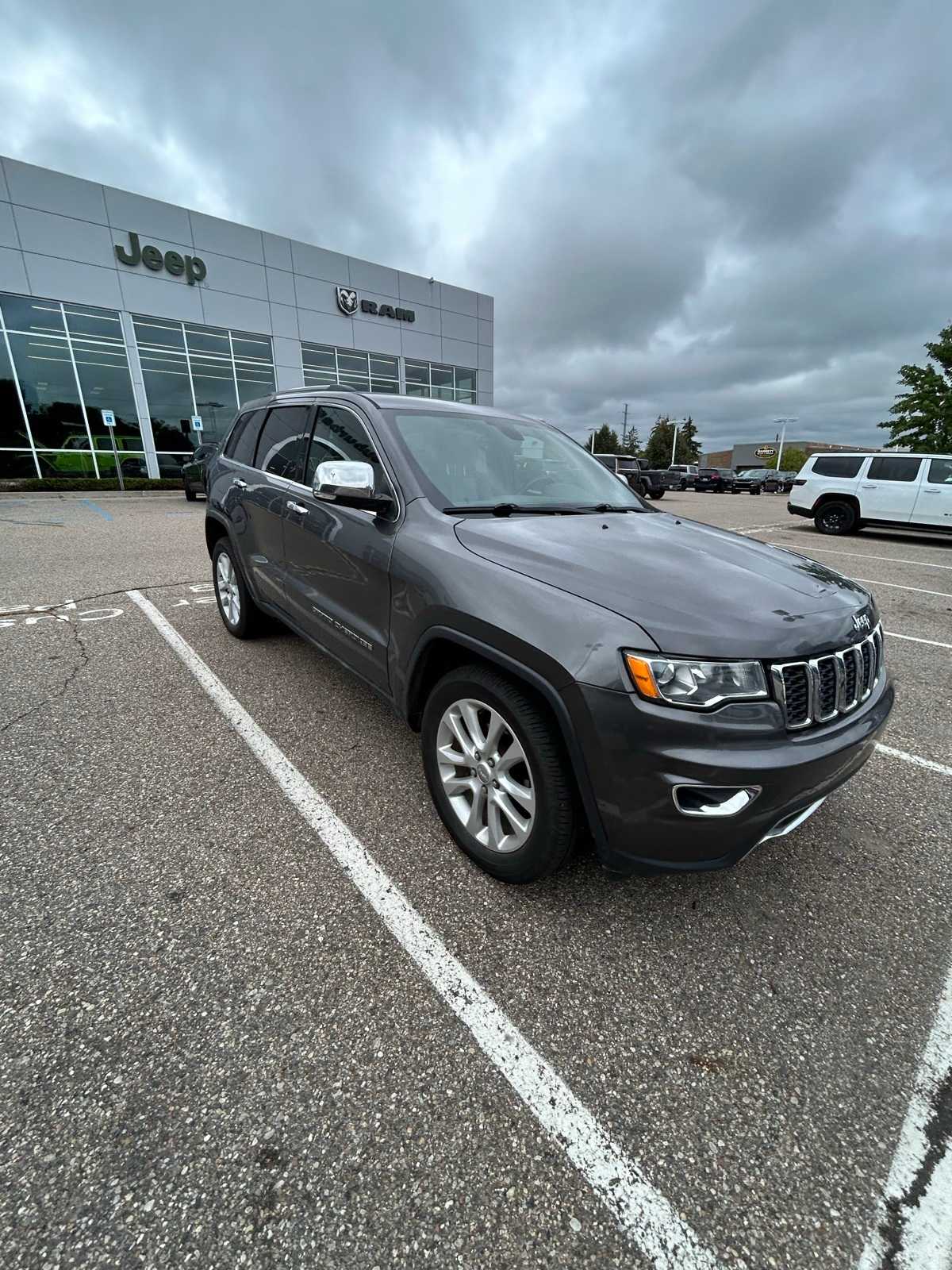 Thumbnail: 2017 Jeep Grand Cherokee - 6