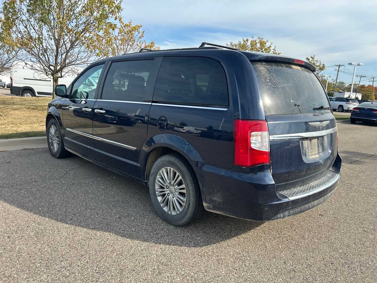 Thumbnail: 2016 Chrysler Town & Country - 25