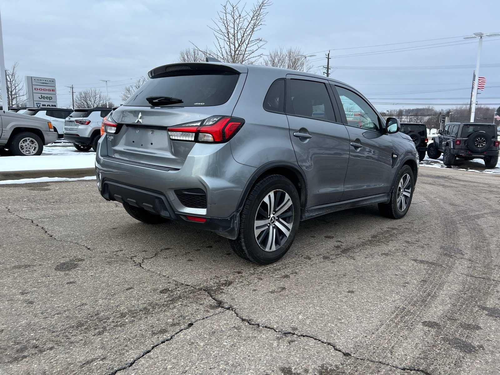 Thumbnail: 2023 Mitsubishi Outlander Sport - 15