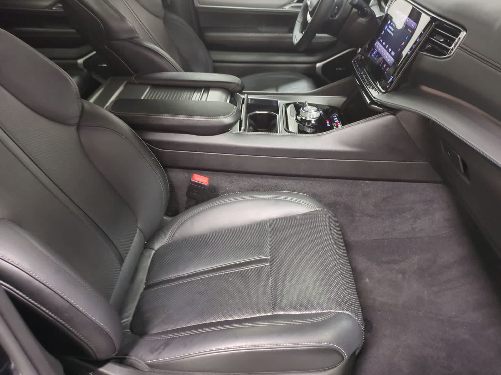 Thumbnail: 2023 Jeep Wagoneer - 22