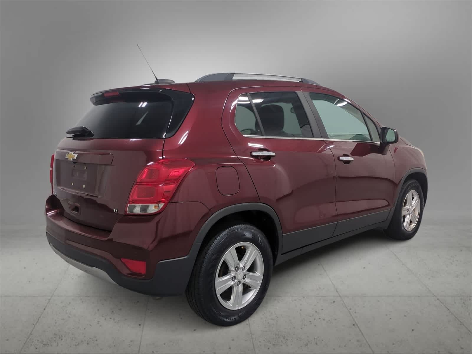 Thumbnail: 2017 Chevrolet Trax - 8