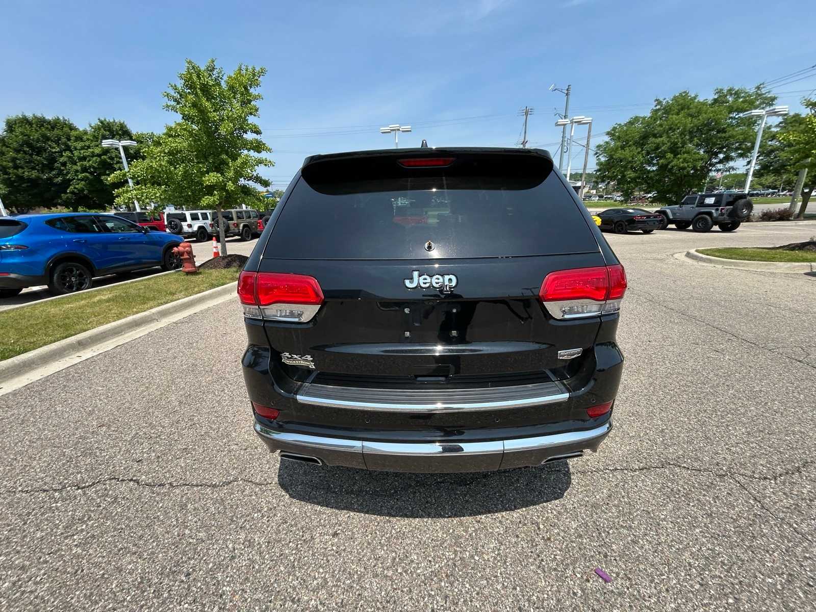 Thumbnail: 2017 Jeep Grand Cherokee - 19