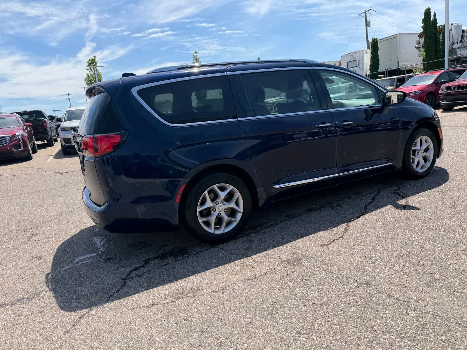 Thumbnail: 2019 Chrysler Pacifica - 18
