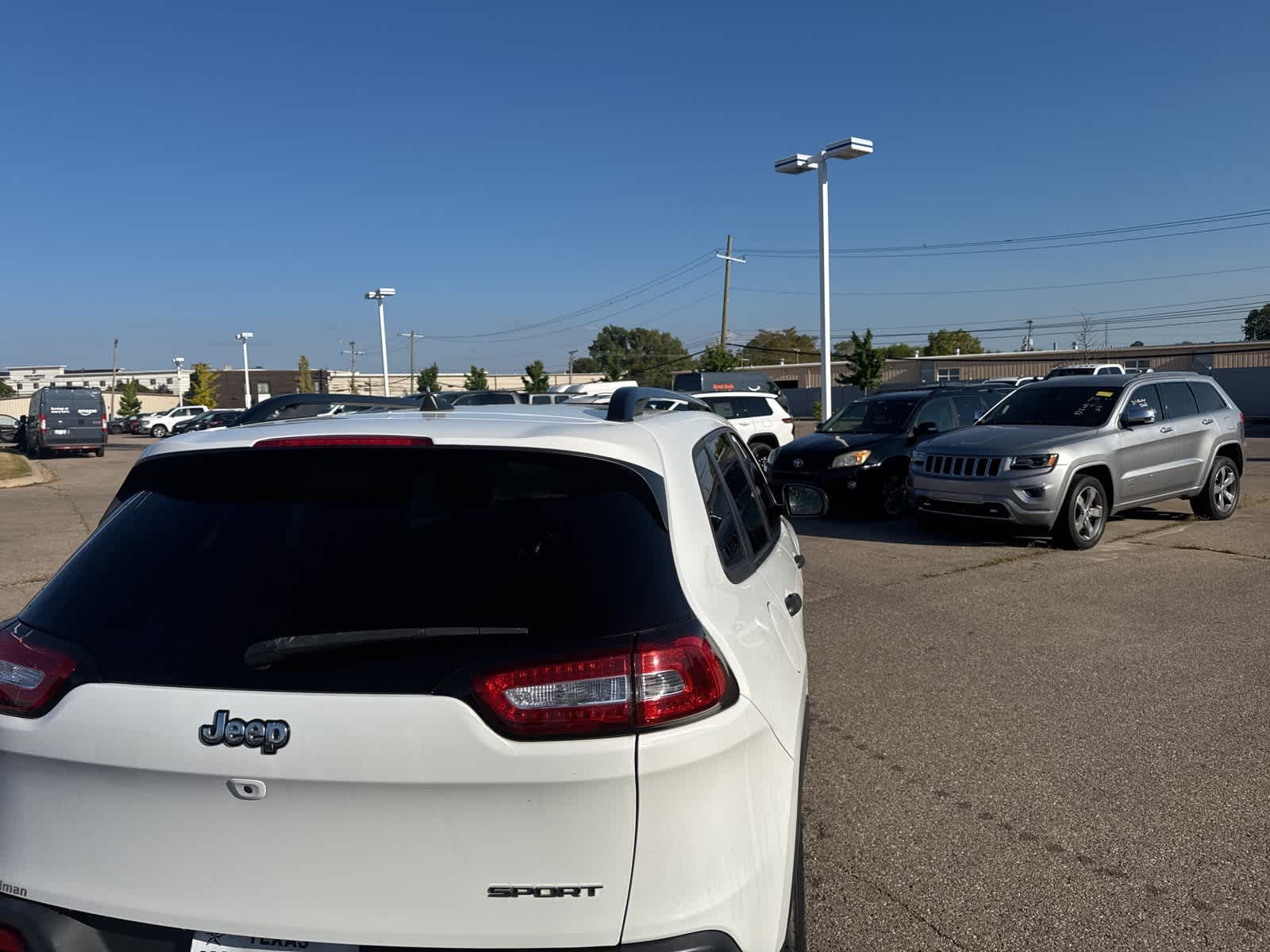 Thumbnail: 2016 Jeep Cherokee - 15