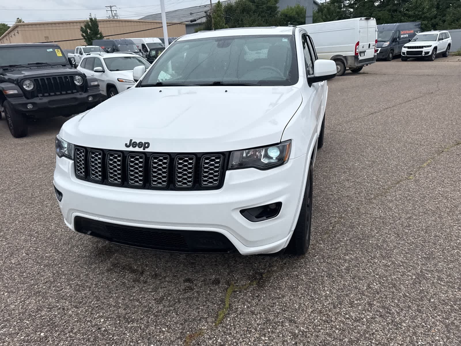 Thumbnail: 2022 Jeep Grand Cherokee - 3