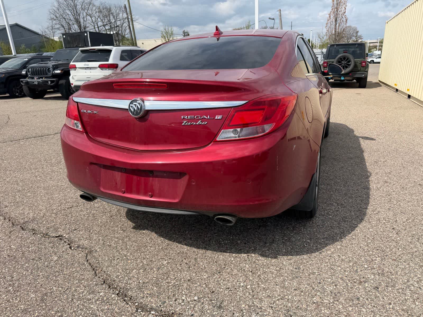 Thumbnail: 2012 Buick Regal - 20