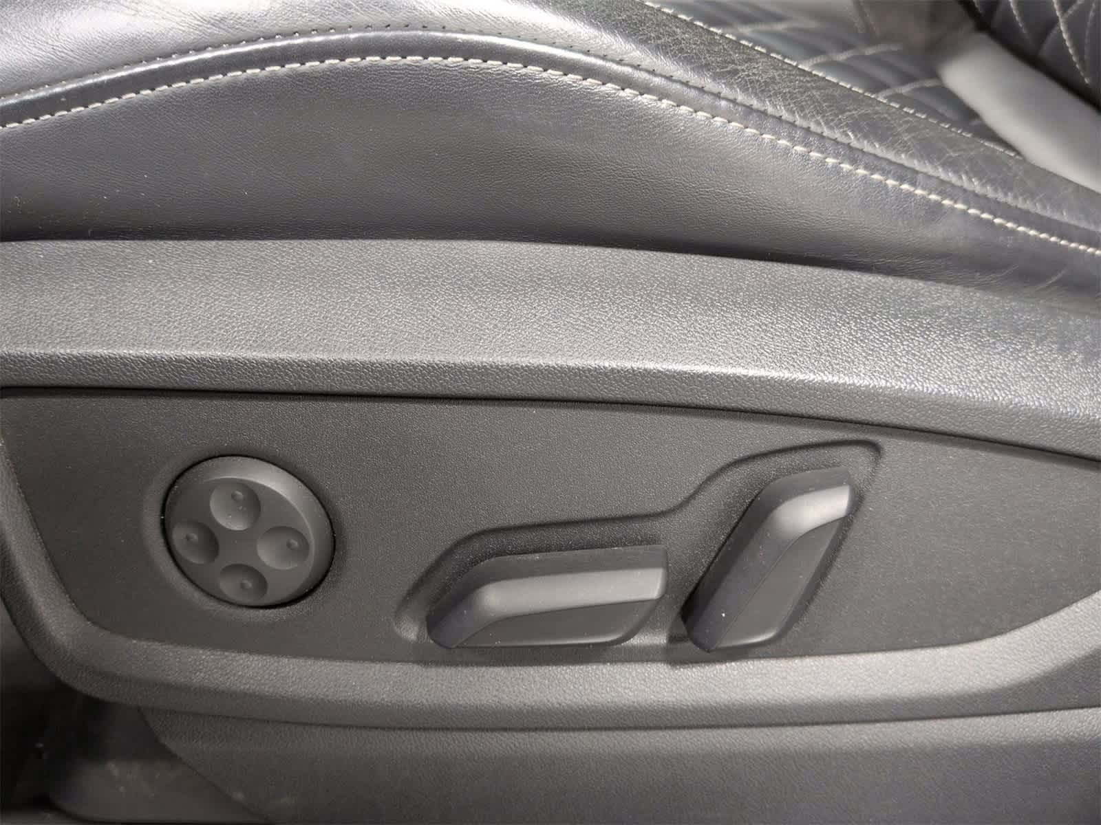 Thumbnail: 2019 Audi SQ5 - 18