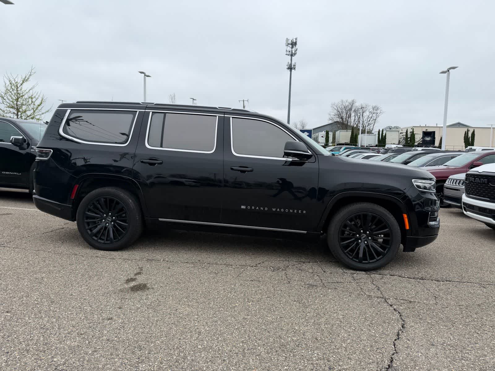Thumbnail: 2022 Jeep Grand Wagoneer - 6