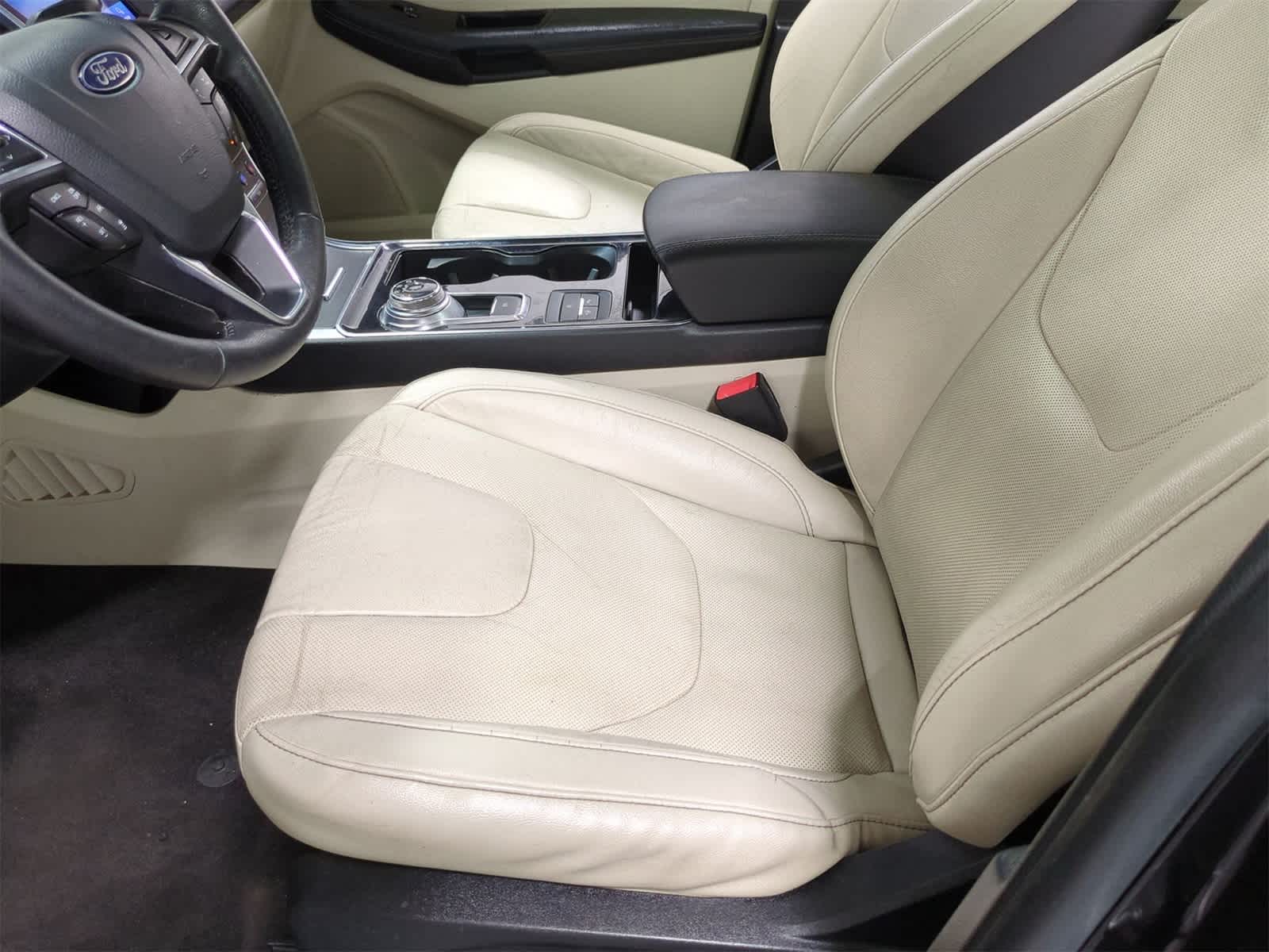 Thumbnail: 2020 Ford Edge - 17