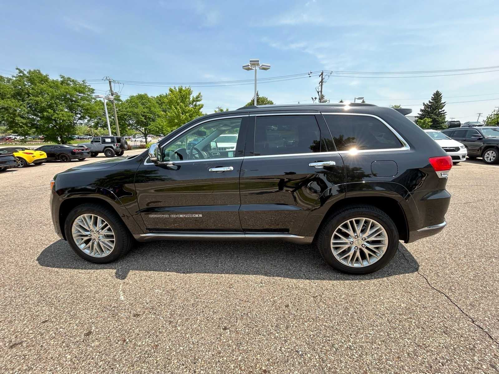 Thumbnail: 2017 Jeep Grand Cherokee - 25