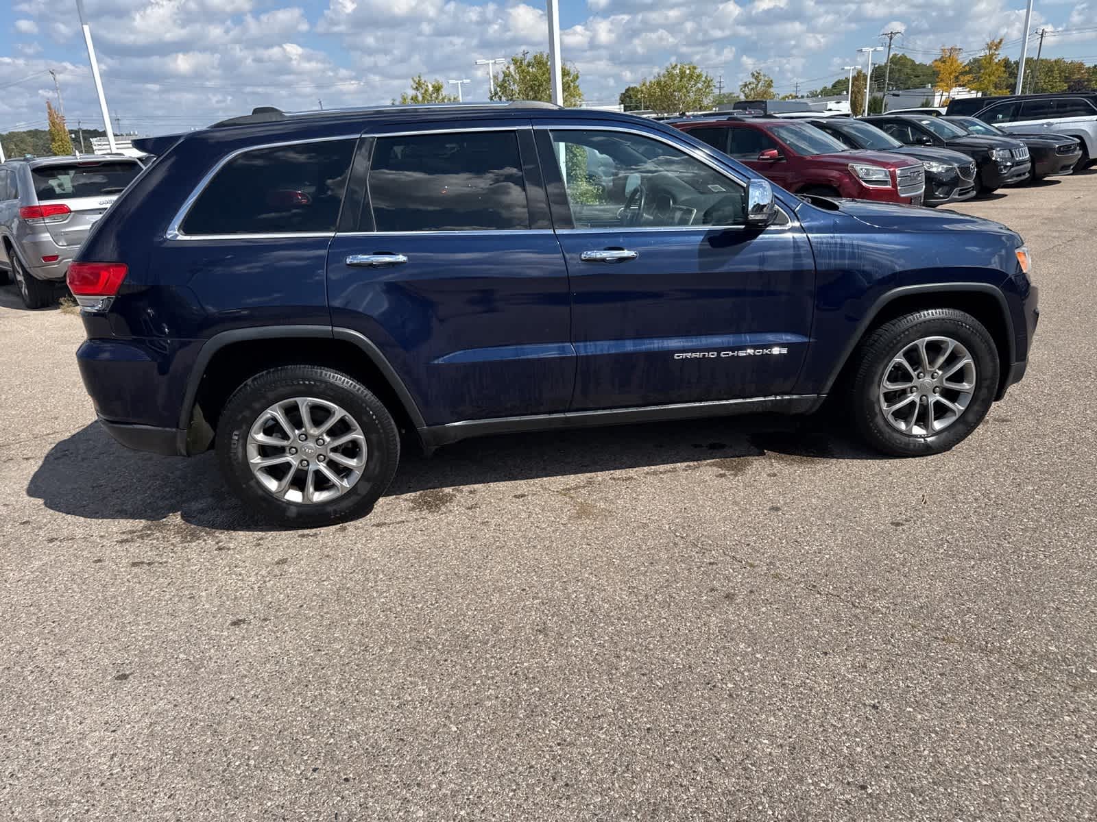 Thumbnail: 2015 Jeep Grand Cherokee - 12